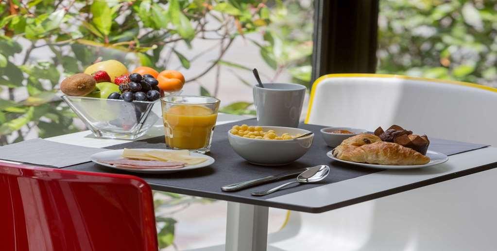 Hotel Kyriad Brive Ouest Restoran foto