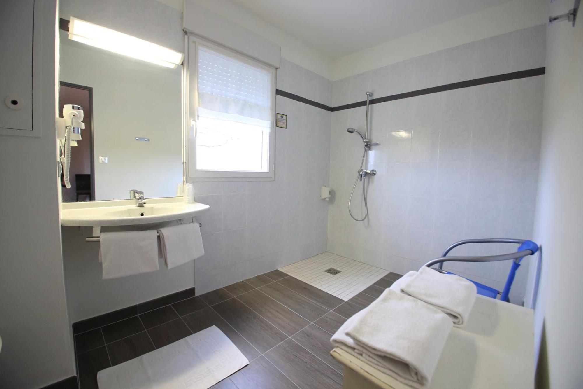 Hotel Kyriad Brive Ouest Bagian luar foto